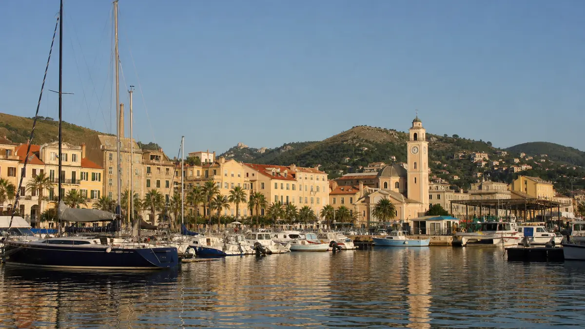 visiter savone depuis le port